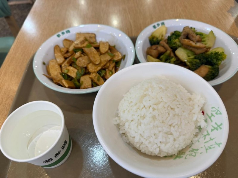 “画成宣传海报的样子
